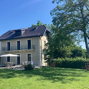 belle-maisonne-avec-vue-annecy-lac-x-montagnes.hotels-rhonealpes.com/